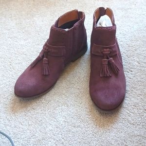 Dolce Vita Suede Tassel Ankle Booties siz 7.5 LIKE NEW, plum, burgundy.